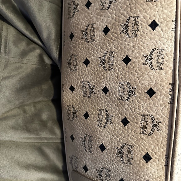 MCM Reversible Medium Liz Shopper in Visetos - Picture 9 of 13